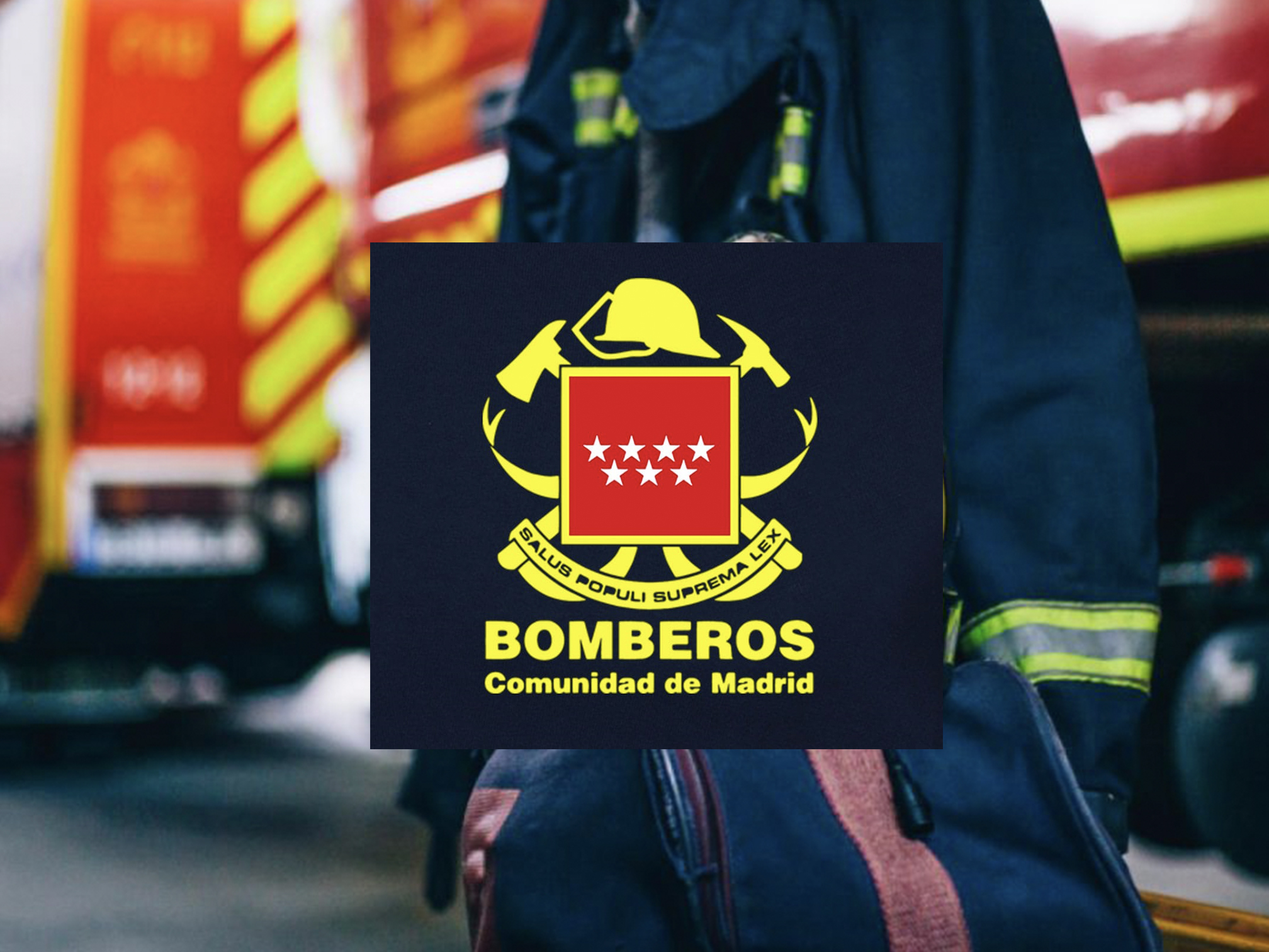 Bombero en uniforme