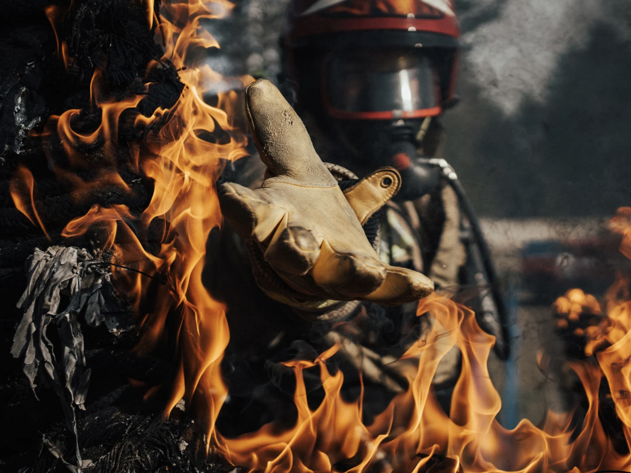 Bombero en uniforme